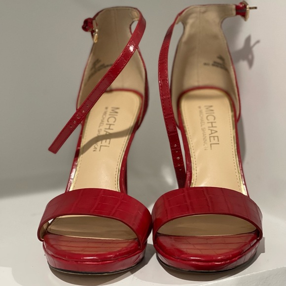 Red Heels - Picture 2 of 2